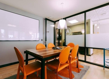 923 m² Business space in Los Angeles, CA, 7083 Hollywood Boulevard (90028) - 1 | MatchOffice