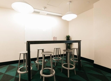 735 m² Business center in Los Angeles, CA, 925 N La Brea Ave (90038) - 1 | MatchOffice