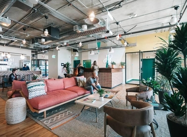 735 m² Business space place available to rent in Los Angeles, CA, 925 N La Brea Ave (90038) - 3 | MatchOffice.com