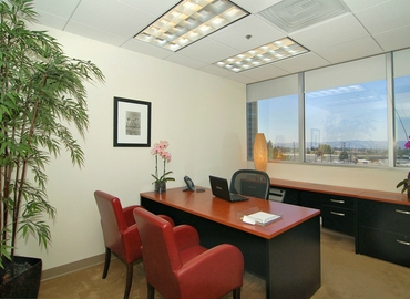 985 m² Business center in Long Beach,	 CA, 3780 Kilroy Airport Way (90806) - 2 | MatchOffice.com