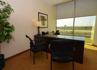 900 m² Serviced office building up for rent in McKinney	, TX, 5900 South Lake Forest (75070) - 1 | MatchOffice