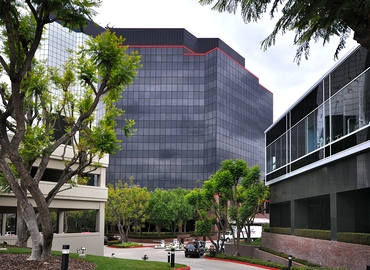 951 m² Business space in Woodland Hills, CA, 21550 Oxnard Street (91367) - 0 | MatchOffice.com