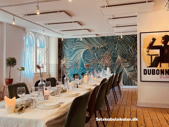 Charlottenlund Stationsplads 2, 2920 Charlottenlund