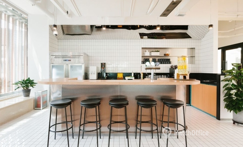 40 m² Business space building up for rent in Shanghai, Changning, Huai Hai Zhong Lu (200021) - 1 | MatchOffice