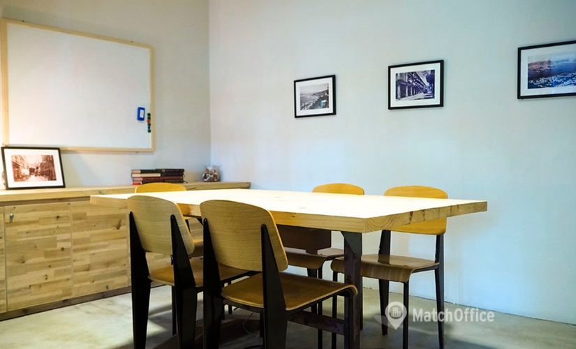 Meeting room 6/F, Cheung Hing Industrial Building, 12P Smithfield Road  Kennedy Town