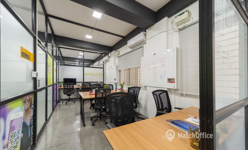 Join flexible a 2000 m² Shared office  in Bangalore Central, 16th Main Road (560041) - 2 | MatchOffice.com