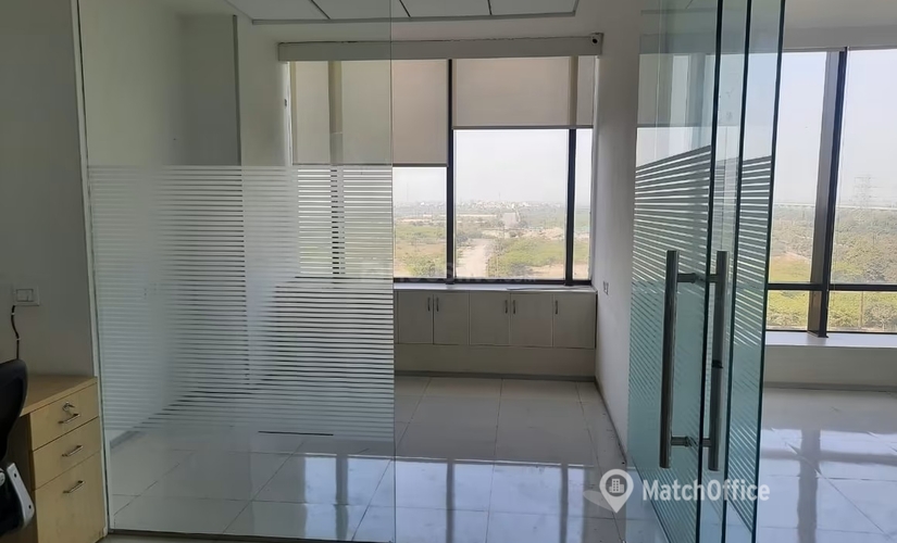 400 m² Business park in New Delhi, Sector 142 (201305) - 2 | MatchOffice