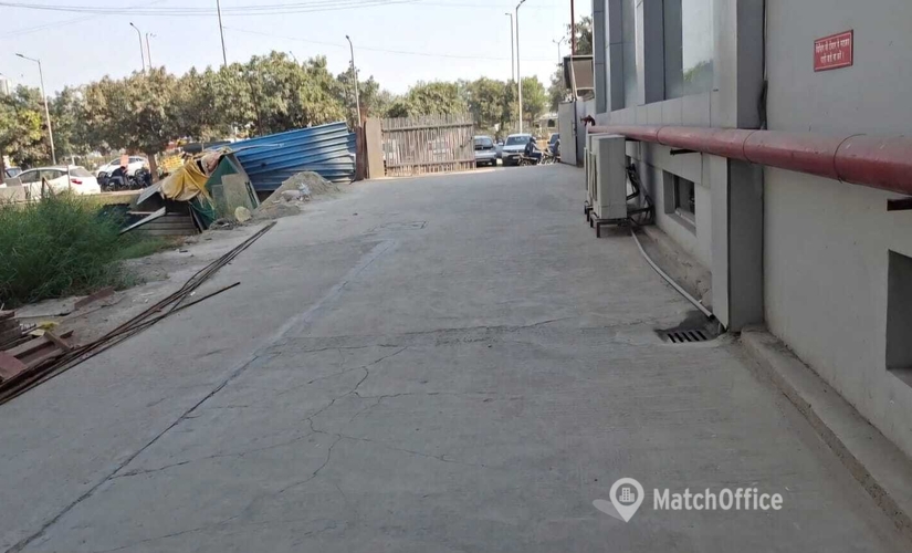 242 m² Store for rent in Noida, Sector 49 (201304) - 6 | MatchOffice.com