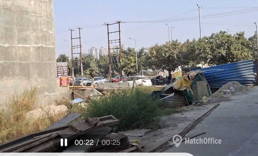 242 m² Shop for rent in Noida, Sector 49 (201304) - 4 | MatchOffice.com