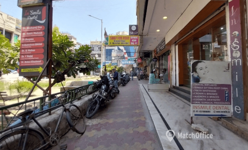 30 m² Shop for rent in Noida, J97C+MJC (201301) - 0 | MatchOffice.com