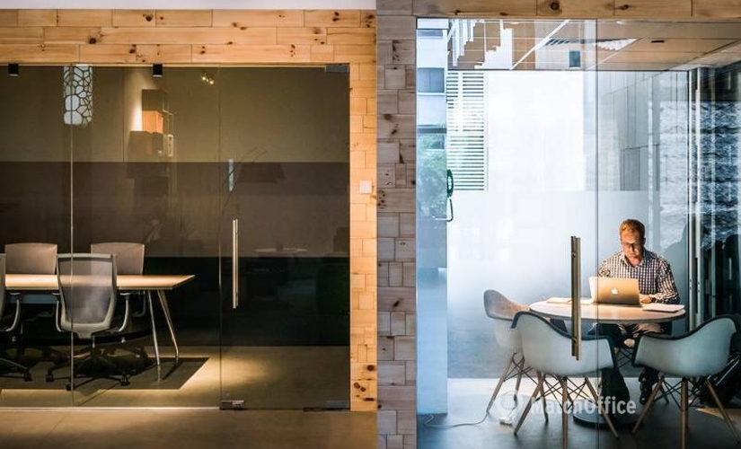 Rent a 50 m² Conference room in Singapore CBD, Odeon Towers (188720) - 3 | MatchOffice