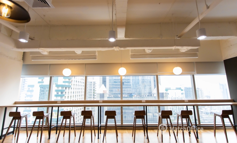 30 m² Serviced office place for rent in Bangkok, 159/37 Serm Mit Tower Building (10110) - 1 | MatchOffice.com