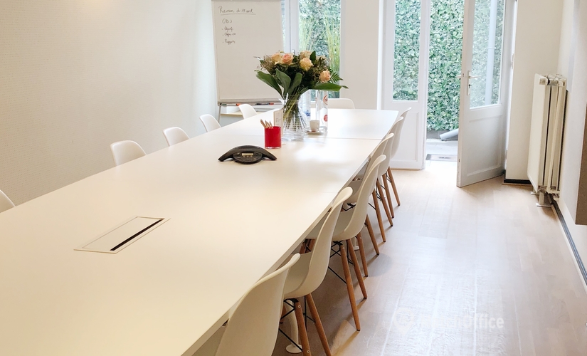 Rent a 50 m² Conference room in Brussels City Center, Rue Abbé Cuypers 3 (1040) - 1 | MatchOffice.com