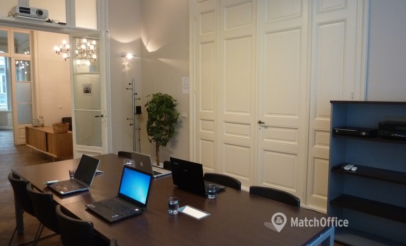 Rent a 26 m² Conference hall in Gent, Gebroeders Vandeveldestraat 68 (9000) - 1 | MatchOffice.com