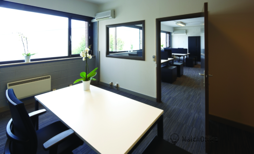 500 m² Coworking space in Aartselaar, Antwerpsesteenweg 124 (2630) - 2 | MatchOffice