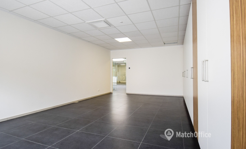 100 m² Business space in Sint-Truiden, Bedrijvenstraat 5765 (3800) - 1 | MatchOffice.com