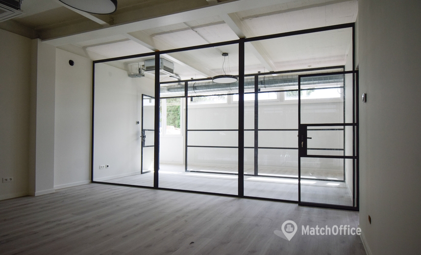 Сentre d'affaires à louer à Hasselt, Sasstraat 1, 142 m², - 1 | MatchOffice.be