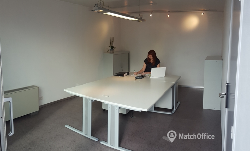 Business center Gullegemsesteenweg 146 8501 Kortrijk