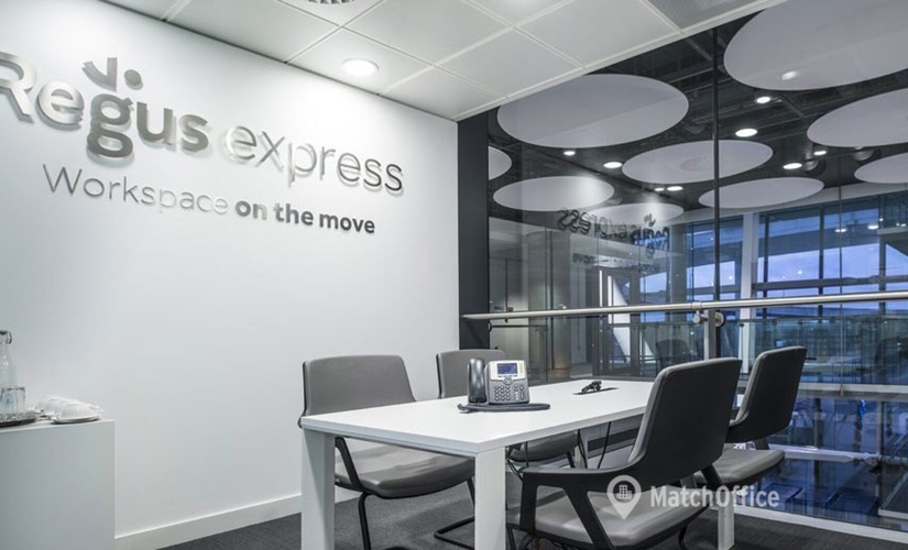 100 m² Meeting room in Manama, United Tower Level 29 (1702) - 1 | MatchOffice.com