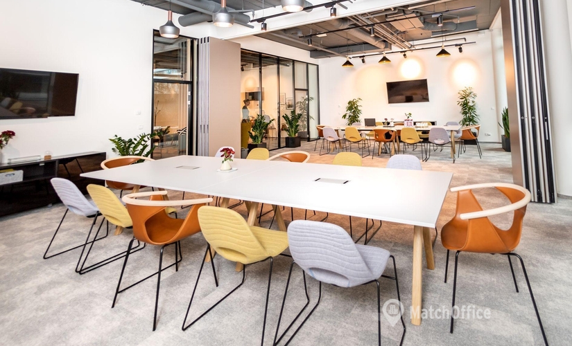 Explore comfortable a 1000 m² Co-working  in Prague, Kačírkova 982/4 (158 00) - 4 | MatchOffice.com