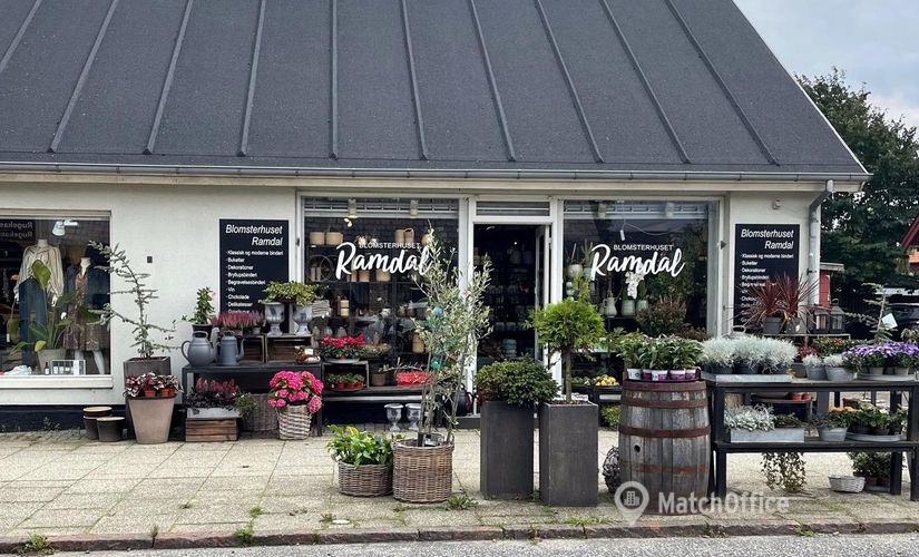 265 m² Commercial shop for rent in Torring, Jernbanegade 2C (7160) - 0 | MatchOffice