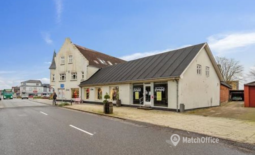 Butik til leje på Jernbanegade 2C, 7160 Tørring - 265 m² | Foto 1 - Lokalebasen.dk