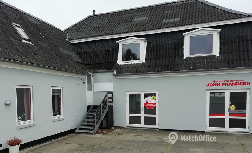 Kontor til leje på Hovedgaden 16, 8410 Rønde - 139 m² | Foto 0 - Lokalebasen.dk