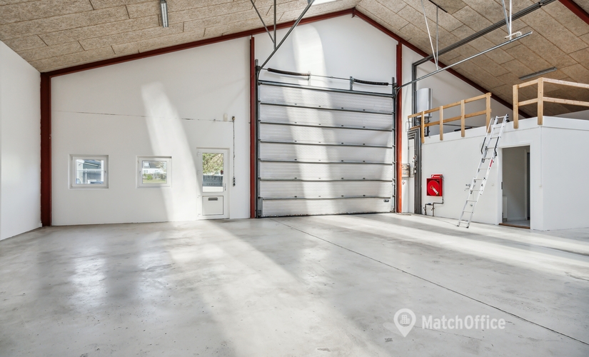 261 m² Warehouse up for rent in Norresundby, Virkelyst 25A (9400) - 1 | MatchOffice