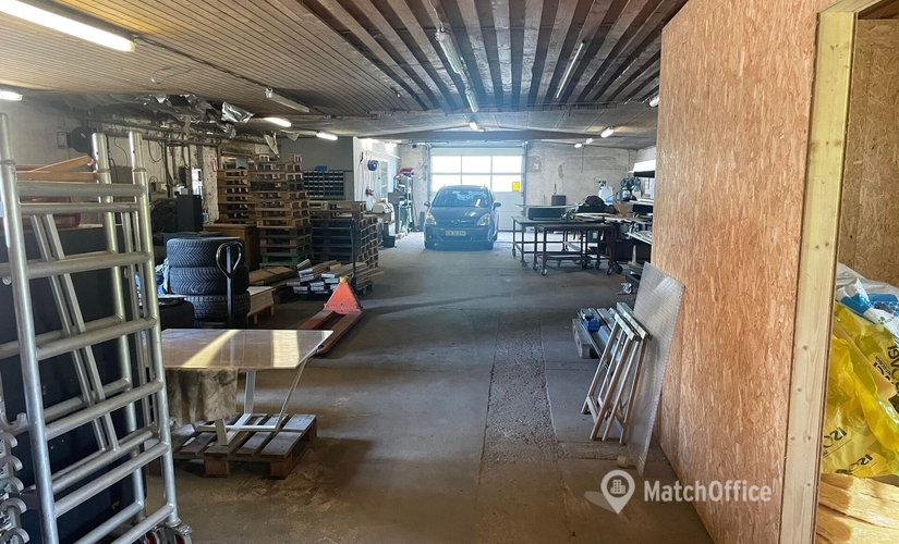 Lager / produktion Vejstruprød Landevej 8 6093 Sjølund