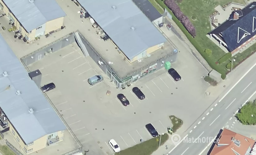 Butik til leje på Strandvejen 63A, 7120 Vejle Øst - 825 m² | Foto 0 - Lokalebasen