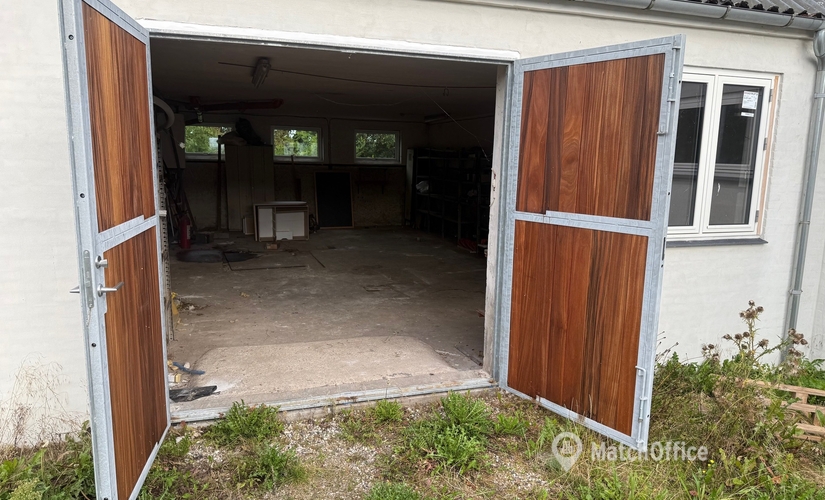 65 m² Warehouse storage up for rent in Hillerod, Roskildevej 183C (3400) - 1 | MatchOffice.com