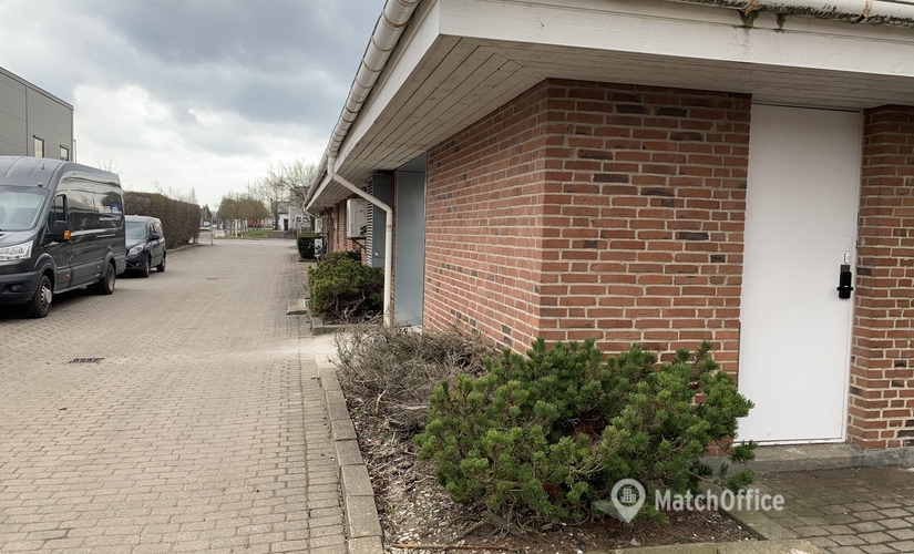 145 m² Warehouse storage for rent in Greve, Lunikvej 7 (2670) - 1 | MatchOffice.com