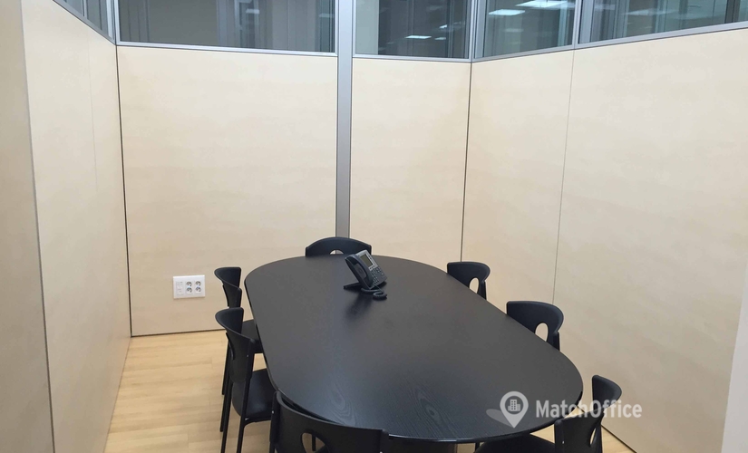 Reserve sala de juntas equipada en Madrid Centro 28 m², Calle Isabel Colbrand 10-12 Plt 5 Ofic 151 - 40 | MatchOffice.es