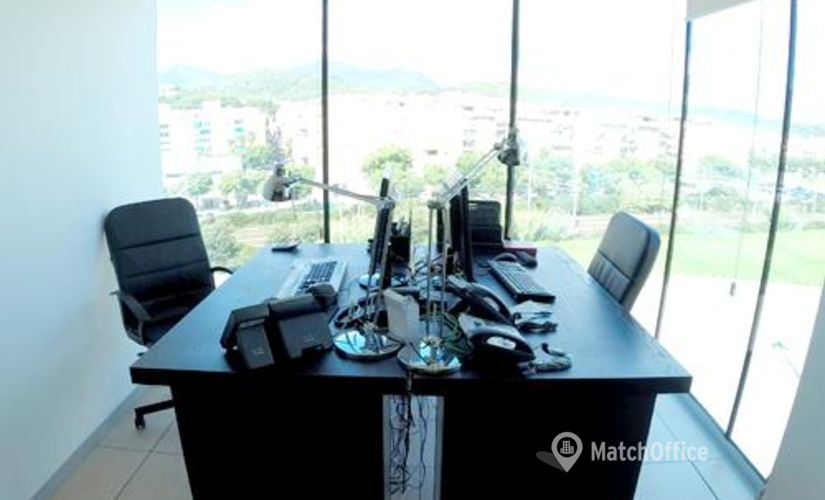 Choose a 39 m² Conference space in Barcelona, Passeig del Ferrocarril 337 (08860) - 1 | MatchOffice.com