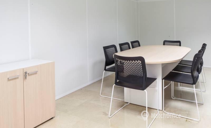 Book a 38 m² Conference space in Valencia, Calle Guillem de Castro 9 (46007) - 2 | MatchOffice