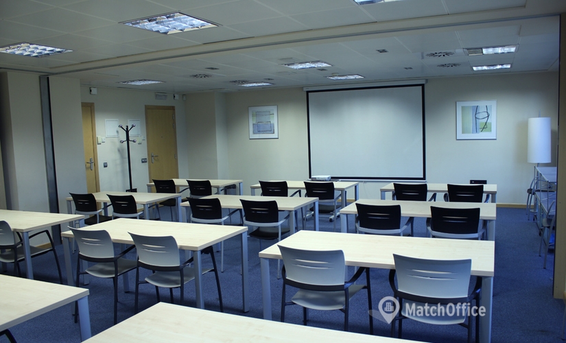 Elija sala de juntas acogedora en València 45 m², Avda. Cortes Valencianas 39 - Entl. 2º E - 6 | MatchOffice.es