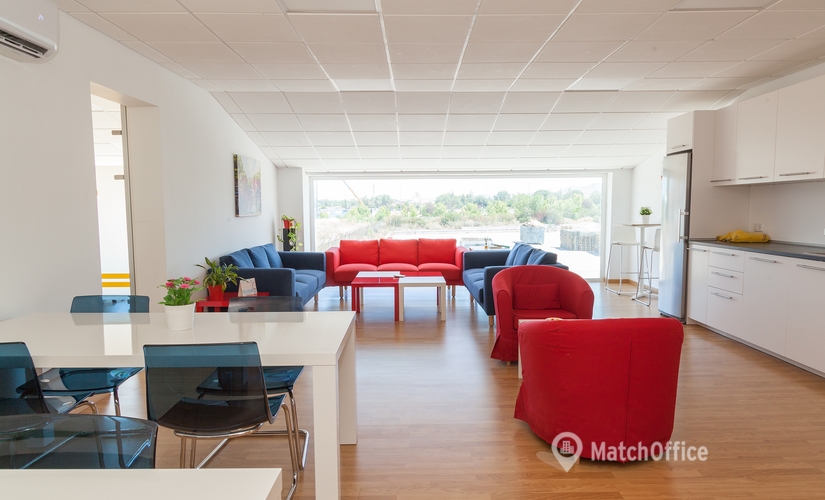 Alquile sala de juntas acogedora en Madrid Centro 33 m², Avenida de Madrid 48 - 4 | MatchOffice.es