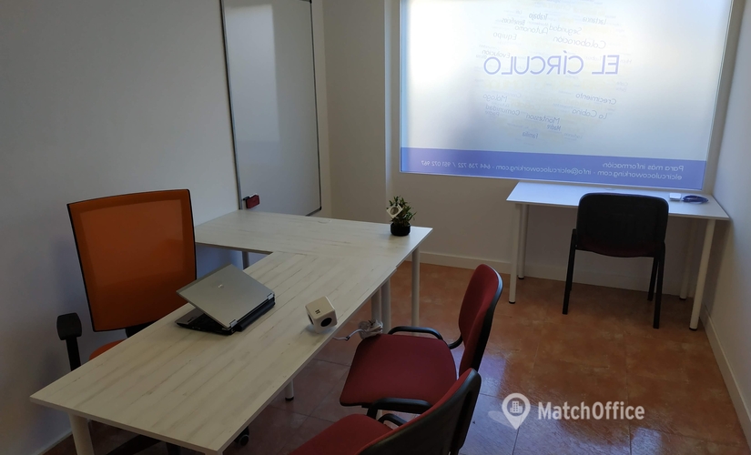 Alquile oficinas de coworking en Málaga 200 m², Calle Luis F Pallardo Peinado 7 - 5 | MatchOffice