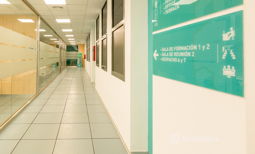 40 m² Conference space in Seville, Calle Luis Fuentes Bejarano (41020) - 4 | MatchOffice.com
