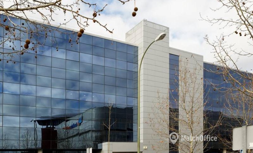 Explore coworking en Madrid Centro 678 m², Calle Bahía de Pollensa 5 - 1 | MatchOffice.es