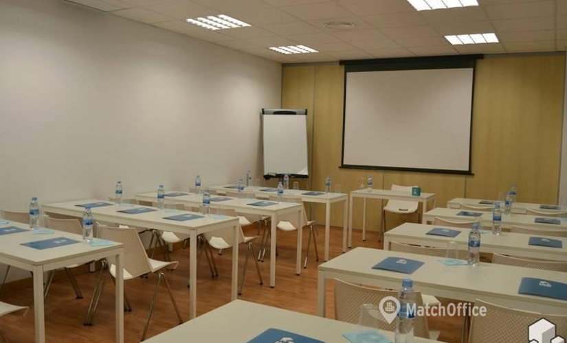 Explore oficinas compartidas en Sevilla 30 m², Calle Brújula 4 - 4 | MatchOffice.es