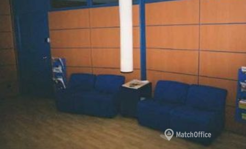 Explore oficinas temporales en Madrid Centro 55 m², Calle Isabel Colbrand 6 - 3 | MatchOffice
