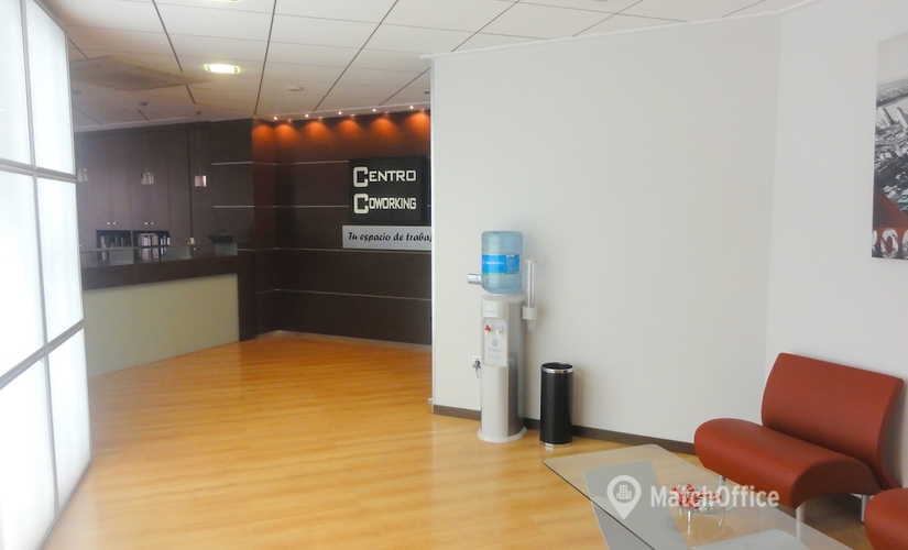 Explore oficinas compartidas en València 300 m², Carrer Cirilo Amorós 51 - 2 | MatchOffice