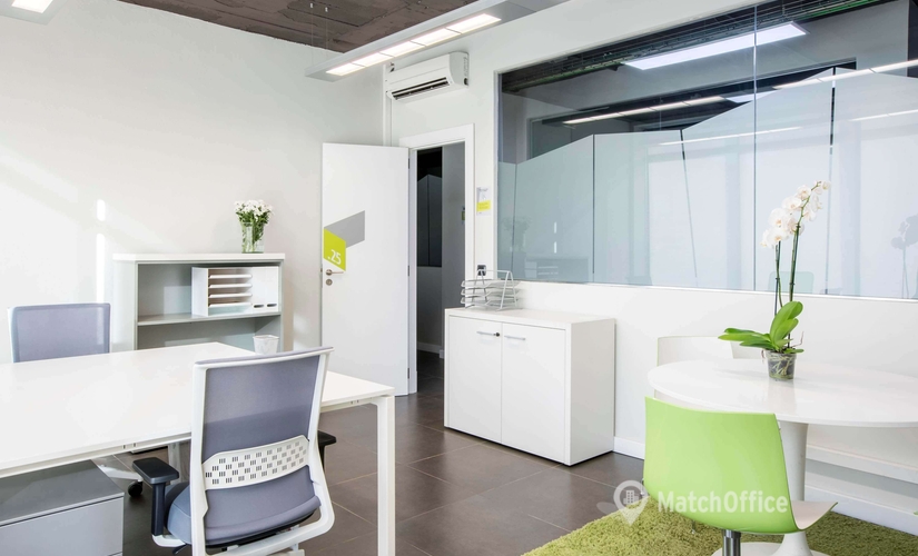 Alquile oficinas de coworking en Polígono Son Castelló 45 m², Carrer de Fluvià - 2 | MatchOffice.es