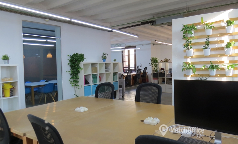 Explore oficinas de coworking en Ciutat Vella 300 m², Plaça Reial 18 - 3 | MatchOffice