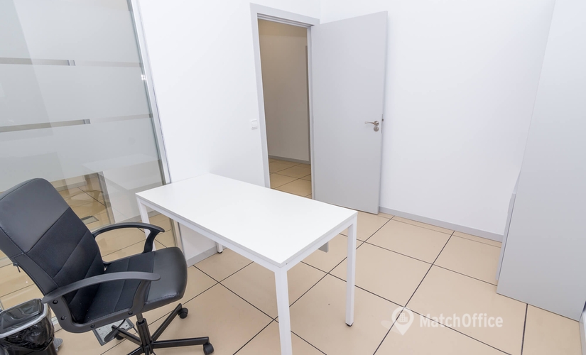 Alquile oficinas de coworking en Sevilla 40 m², Calle Luis Fuentes Bejarano - 1 | MatchOffice.es