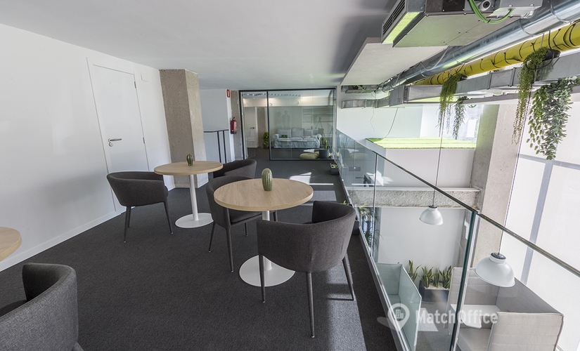 Alquile oficinas temporales en València 600 m², Carrer d'Astúries 61 - 1 | MatchOffice