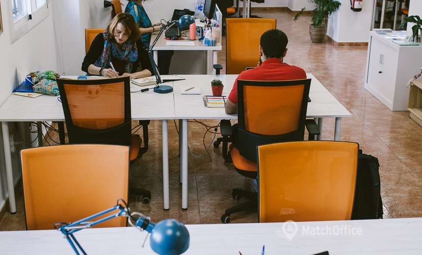 Explore oficinas de coworking en Málaga 200 m², Calle Luis F Pallardo Peinado 7 - 0 | MatchOffice