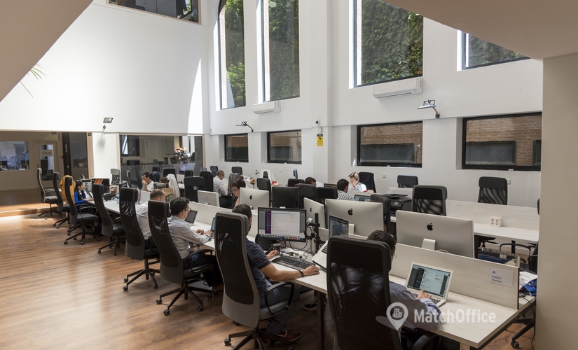 Explore coworking en Madrid Canillejas 10 m², Calle Miguel Yuste 33B - 0 | MatchOffice