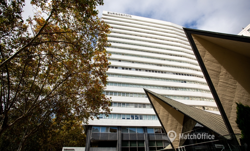 Reserve sala de juntas en Madrid Centro 48 m², Calle del Poeta Joan Maragall 1 - 1 | MatchOffice